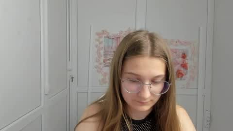 Amelie online show from 06/13/26, 07:39