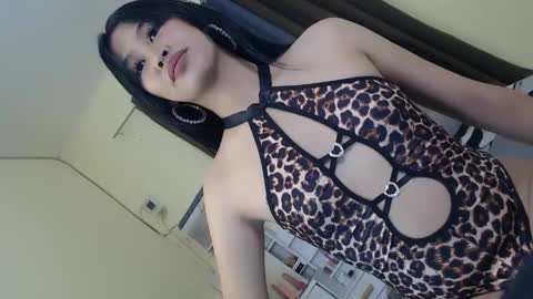 queen bella online show from 04/12/26, 08:14