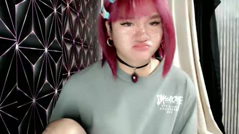 Snapshot of queen_elicktra chatting on 06/04/26, 02:39 JOY online show from 06/04/26, 02:39
