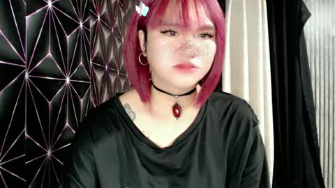 Snapshot of queen_elicktra chatting on 06/17/26, 11:45 JOY online show from 06/17/26, 11:45