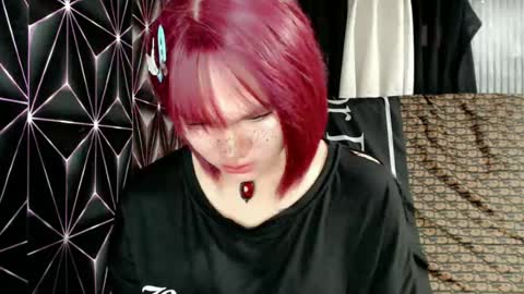 Snapshot of queen_elicktra chatting on 06/19/26, 12:15 JOY online show from 06/19/26, 12:15