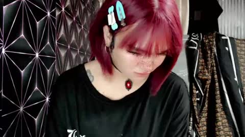 Snapshot of queen_elicktra chatting on 07/22/26, 12:46 JOY online show from 07/22/26, 12:46