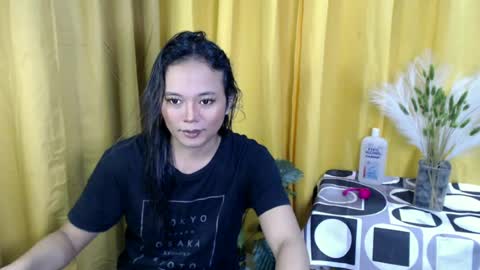 Snapshot of queen_ennah chatting on 06/19/26, 08:40 queen_ennah online show from 06/19/26, 08:40