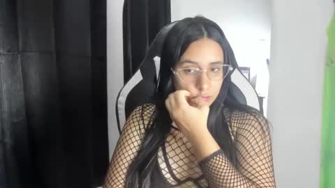 queen_findom1 online show from 11/15/25, 10:59