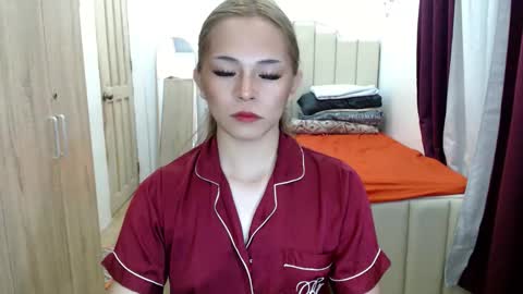 Snapshot of queen_heart0 chatting on 05/03/26, 02:06 shawny online show from 05/03/26, 02:06