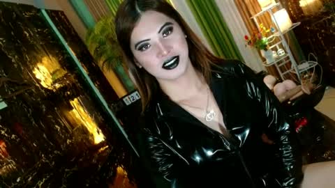 Snapshot of queen_kendalx19 chatting on 06/21/26, 12:13 Kendal online here from 6am-3pm philippine time online show from 06/21/26, 12:13