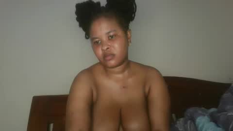 Snapshot of queen_kikih chatting on 04/26/26, 10:40 Queen kikih online show from 04/26/26, 10:40