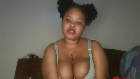 Snapshot of queen_kikih chatting on 04/28/26, 02:44 Queen kikih online show from 04/28/26, 02:44