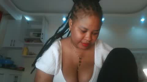 Snapshot of queen_kikih chatting on 05/15/26, 12:12 Queen kikih online show from 05/15/26, 12:12