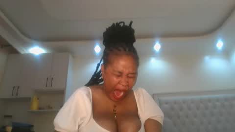 Snapshot of queen_kikih chatting on 05/16/26, 12:29 Queen kikih online show from 05/16/26, 12:29