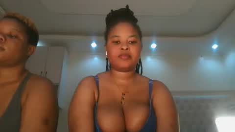 Snapshot of queen_kikih chatting on 05/29/26, 11:14 Queen kikih online show from 05/29/26, 11:14