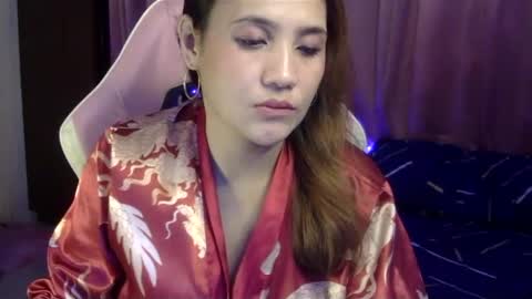 QueenHennessy online show from 12/01/24, 08:31