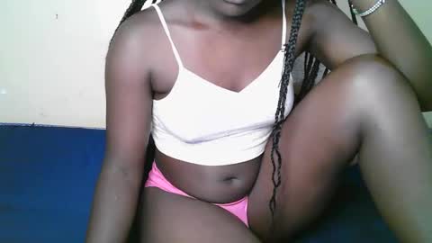 Snapshot of queen_latasha chatting on 10/18/25, 08:42 queen_latasha online show from 10/18/25, 08:42