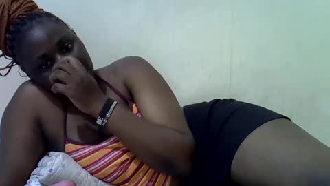 Snapshot of queen_leilla chatting on 06/15/26, 02:41 queen_leilla online show from 06/15/26, 02:41