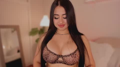 Snapshot of queen_liana chatting on 07/11/26, 06:27 Liana online show from 07/11/26, 06:27
