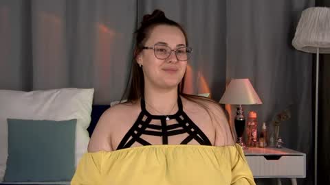Snapshot of queen_monica chatting on 07/23/26, 06:17 Monica online show from 07/23/26, 06:17