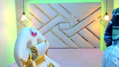 Snapshot of queen_perla_ chatting on 12/17/24, 03:17 online show from 12/17/24, 03:17