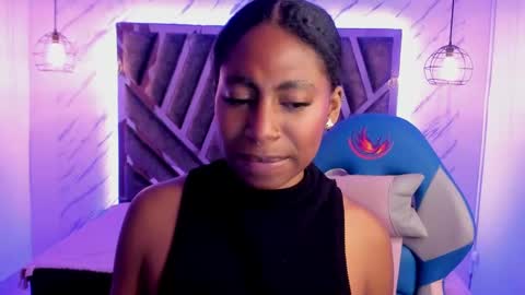 Snapshot of queen_perla_ chatting on 12/18/24, 08:36 online show from 12/18/24, 08:36