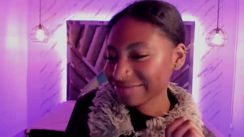 Snapshot of queen_perla_ chatting on 12/18/24, 11:40 online show from 12/18/24, 11:40