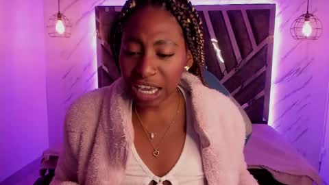 Snapshot of queen_perla_ chatting on 12/20/24, 03:00 online show from 12/20/24, 03:00