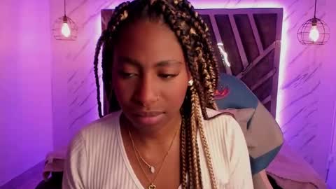 Snapshot of queen_perla_ chatting on 12/20/24, 06:02 online show from 12/20/24, 06:02