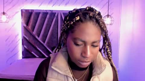 Snapshot of queen_perla_ chatting on 12/22/24, 03:00 online show from 12/22/24, 03:00