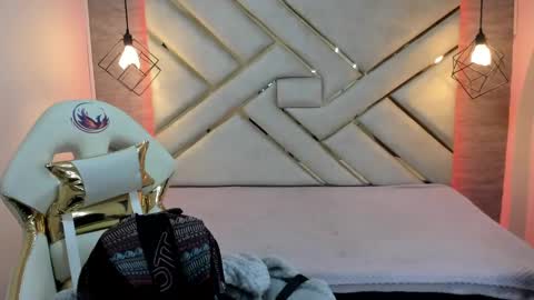 Snapshot of queen_perla_ chatting on 12/28/24, 12:03 online show from 12/28/24, 12:03