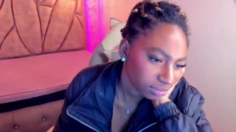 Snapshot of queen_perla_ chatting on 01/08/25, 03:07 online show from 01/08/25, 03:07