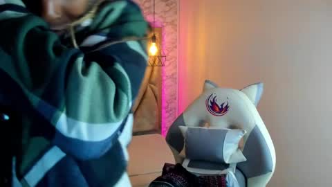 Snapshot of queen_perla_ chatting on 01/15/25, 11:53 online show from 01/15/25, 11:53