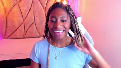 Snapshot of queen_perla_ chatting on 01/16/25, 05:44 online show from 01/16/25, 05:44