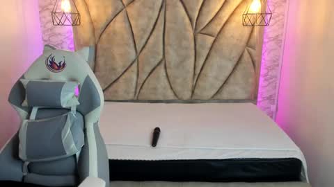 Snapshot of queen_perla_ chatting on 01/21/25, 11:24 online show from 01/21/25, 11:24