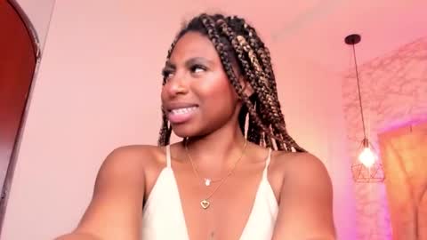 Snapshot of queen_perla_ chatting on 01/23/25, 05:52 online show from 01/23/25, 05:52