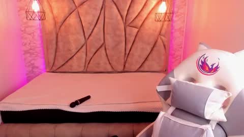 Snapshot of queen_perla_ chatting on 01/26/25, 05:55 online show from 01/26/25, 05:55