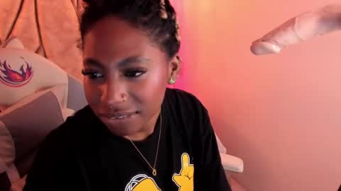 Snapshot of queen_perla_ chatting on 01/29/25, 02:32 online show from 01/29/25, 02:32