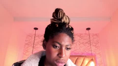 Snapshot of queen_perla_ chatting on 01/30/25, 12:29 online show from 01/30/25, 12:29