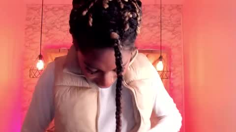 Snapshot of queen_perla_ chatting on 02/01/25, 02:56 online show from 02/01/25, 02:56