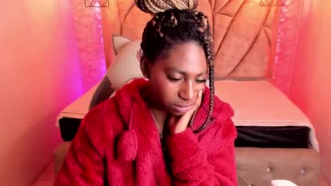 Snapshot of queen_perla_ chatting on 02/02/25, 12:02 online show from 02/02/25, 12:02