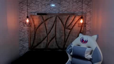 Snapshot of queen_perla_ chatting on 02/12/25, 12:01 online show from 02/12/25, 12:01