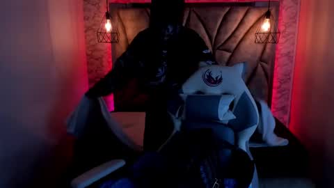 Snapshot of queen_perla_ chatting on 02/14/25, 12:03 online show from 02/14/25, 12:03