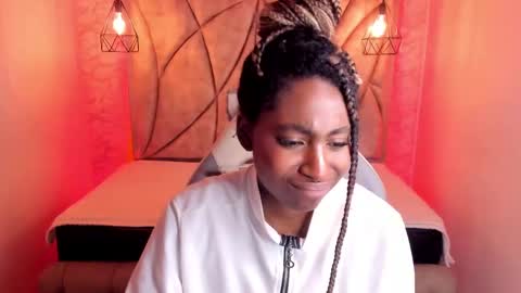 Snapshot of queen_perla_ chatting on 02/19/25, 07:27 online show from 02/19/25, 07:27