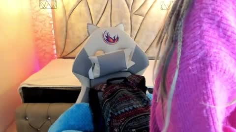 Snapshot of queen_perla_ chatting on 02/20/25, 12:04 online show from 02/20/25, 12:04