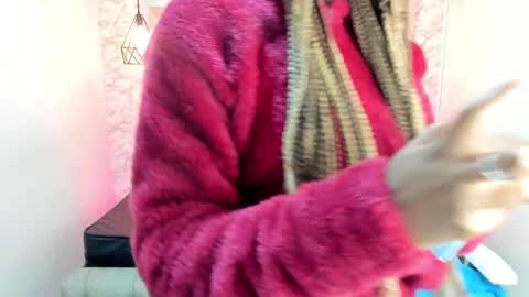 Snapshot of queen_perla_ chatting on 02/21/25, 12:06 online show from 02/21/25, 12:06