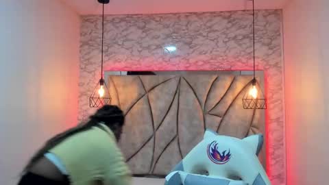 Snapshot of queen_perla_ chatting on 02/22/25, 11:46 online show from 02/22/25, 11:46