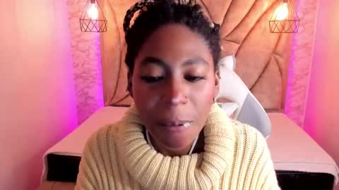 Snapshot of queen_perla_ chatting on 02/23/25, 03:02 online show from 02/23/25, 03:02