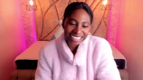 Snapshot of queen_perla_ chatting on 02/25/25, 03:16 online show from 02/25/25, 03:16