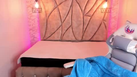 Snapshot of queen_perla_ chatting on 02/26/25, 12:03 online show from 02/26/25, 12:03