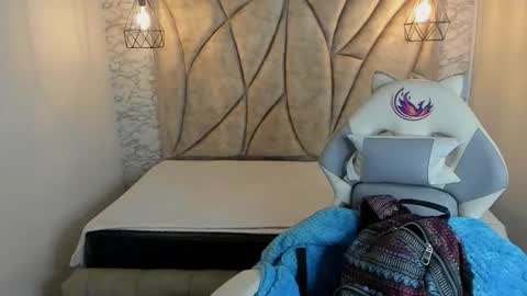 Snapshot of queen_perla_ chatting on 02/28/25, 11:58 online show from 02/28/25, 11:58