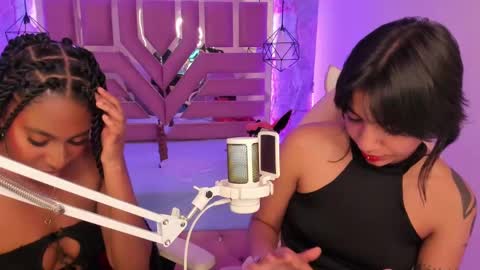 Snapshot of queen_perla_ chatting on 03/01/25, 04:11 online show from 03/01/25, 04:11