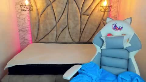 Snapshot of queen_perla_ chatting on 03/05/25, 12:11 online show from 03/05/25, 12:11
