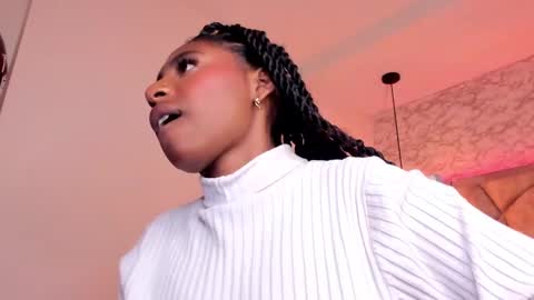 Snapshot of queen_perla_ chatting on 03/05/25, 09:48 online show from 03/05/25, 09:48